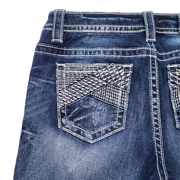 Miss Me | Distressed Capri | Size 29 - Picture 8 of 12